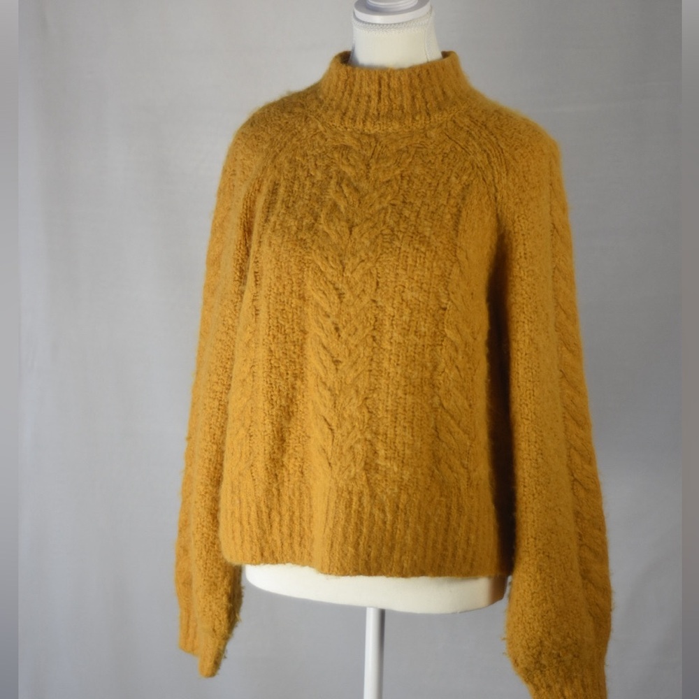 Aritzia Sunday Best Melly Sweater - Picture 4 of 8